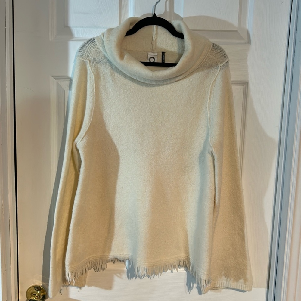 Anthro Akemi&Kim Cream Ladies Cowl Neck Sweater size Large